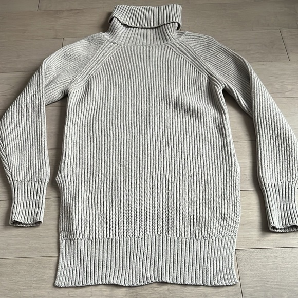 Aritzia Wilfred Free Turtleneck - Picture 6 of 7